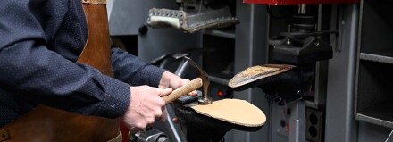 Schoenen oprekken bij De Schoenmakers