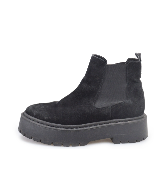 Steve Madden Chelsea boots