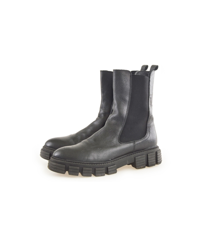 Lina Locchi Chelsea boots