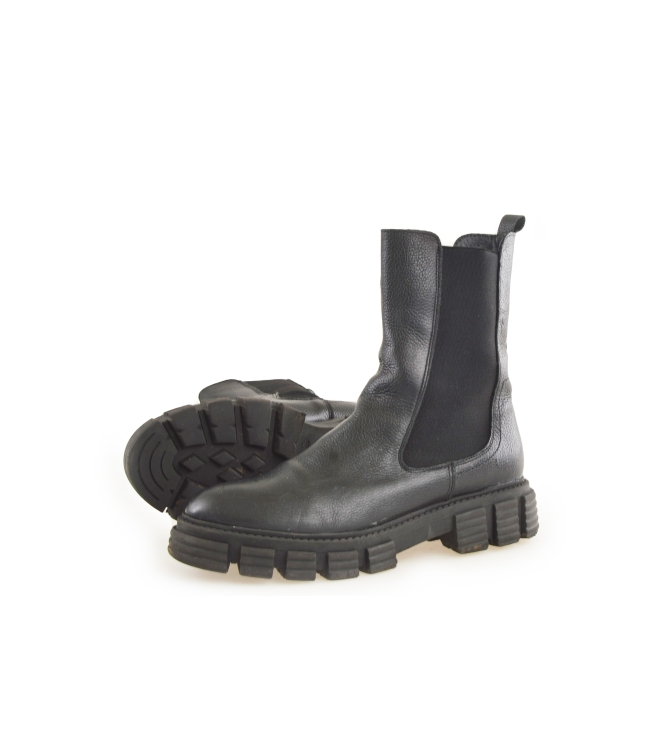 Lina Locchi Chelsea boots