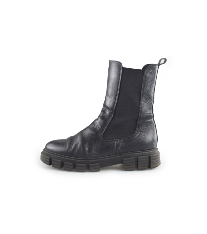 Lina Locchi Chelsea boots
