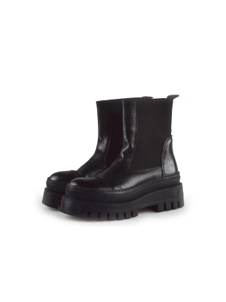 Steve Madden Chelsea boots