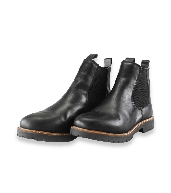 Travelin Chelsea boots