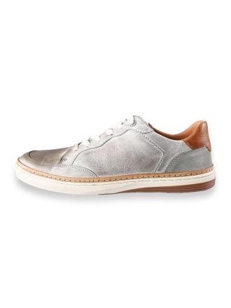 Travelin Sneakers
