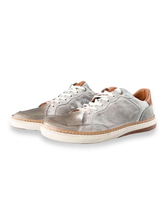 Travelin Sneakers
