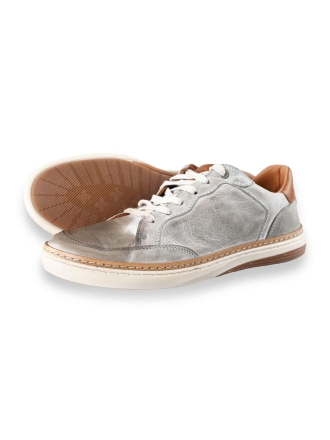 Travelin Sneakers