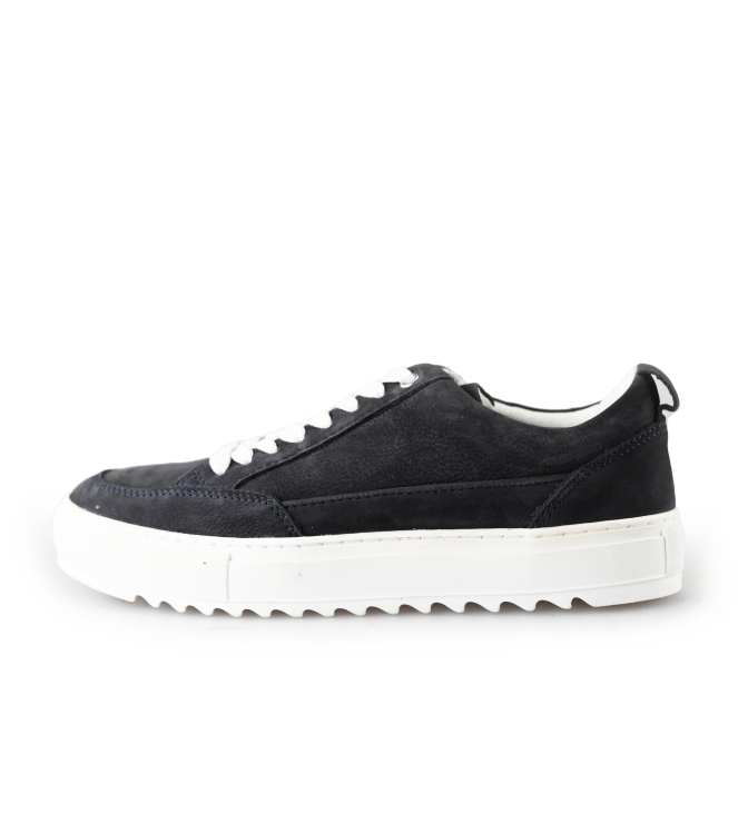 Invinci Sneakers