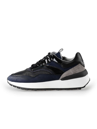 Giga Sneakers