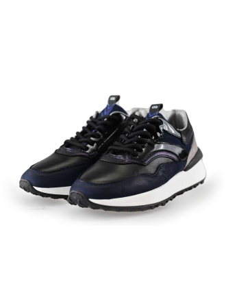 Giga Sneakers