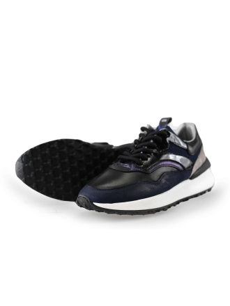 Giga Sneakers