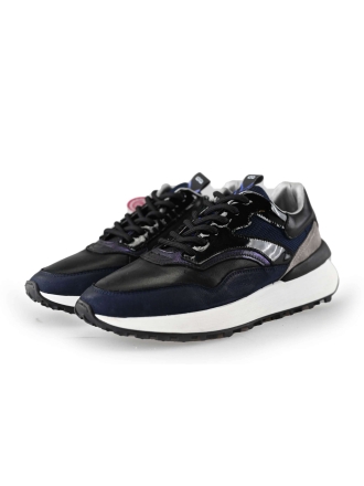 Giga Sneakers