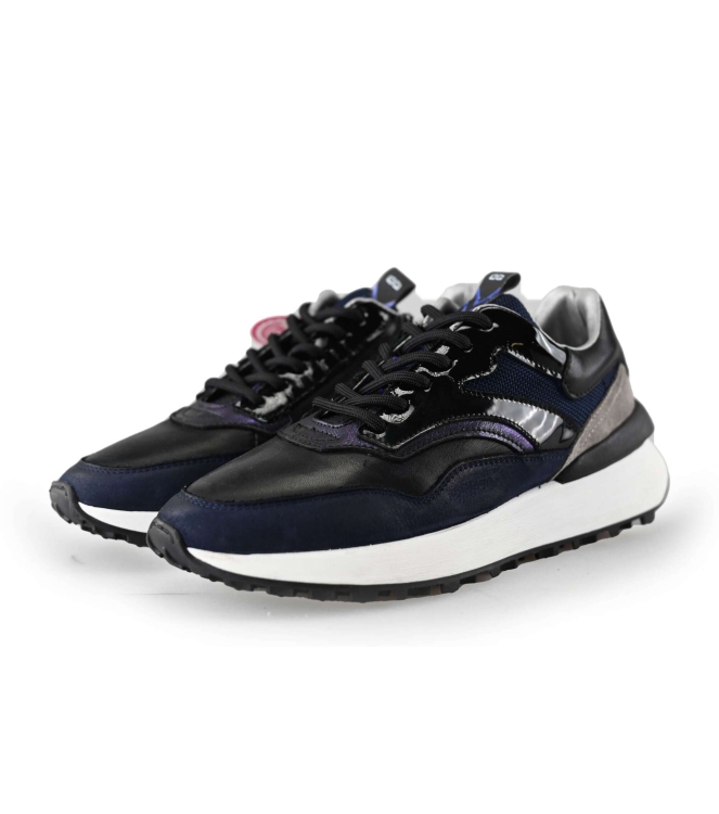 Giga Sneakers