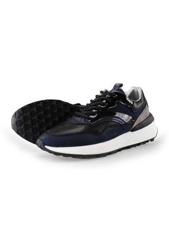 Giga Sneakers