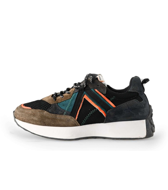 Giga Sneakers