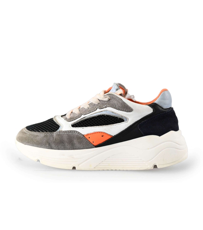 Giga Sneakers