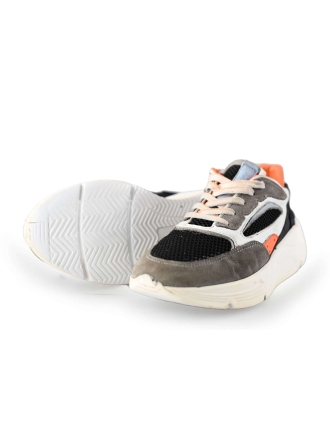 Giga Sneakers