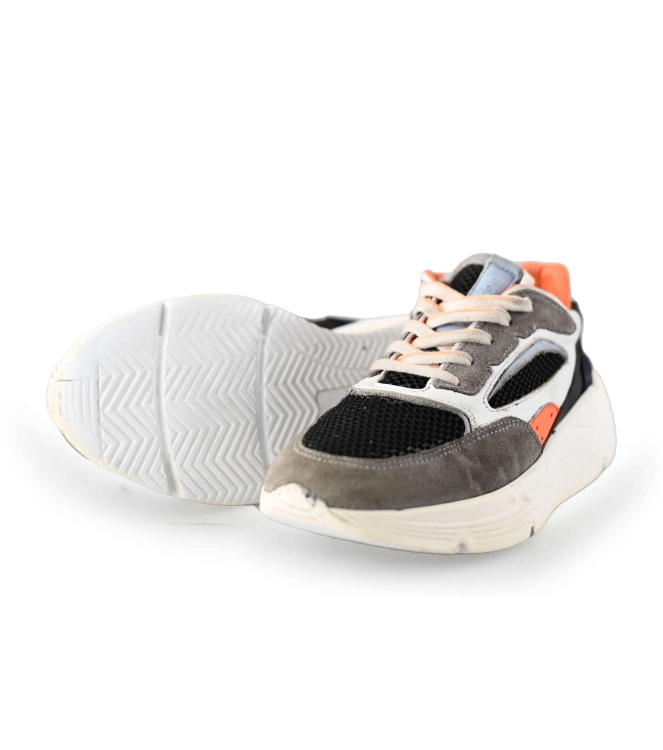 Giga Sneakers