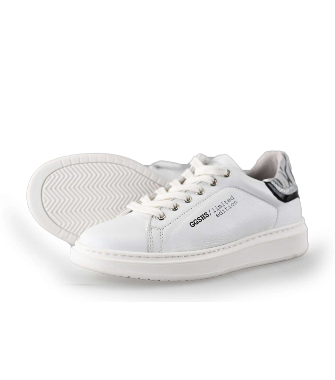 Giga Sneakers