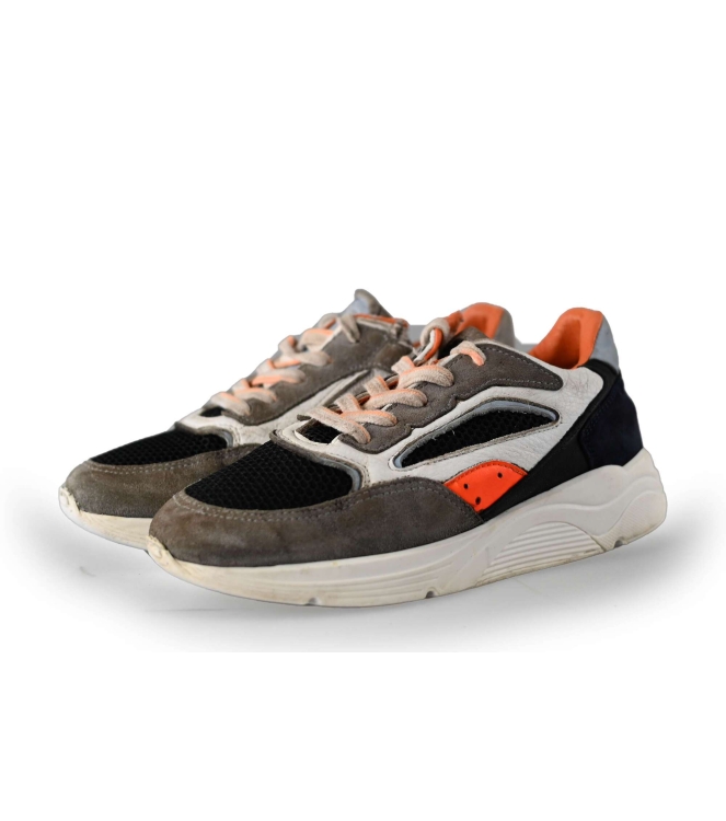 Giga Sneakers