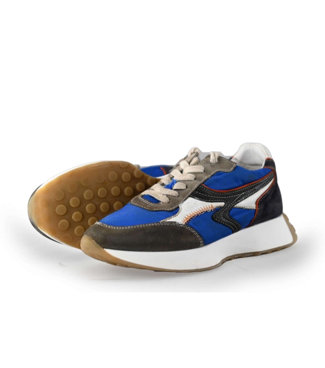 Giga Sneakers
