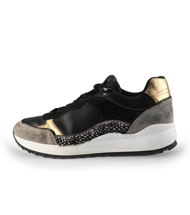 Maruti Sneakers