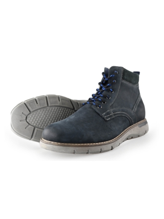 Outfielder Hoge sneakers