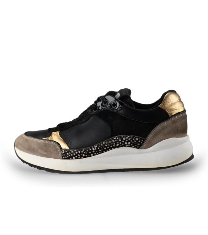 Maruti Sneakers