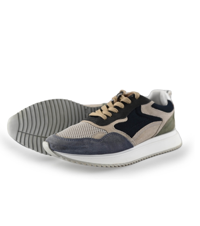 DSTRCT Sneakers