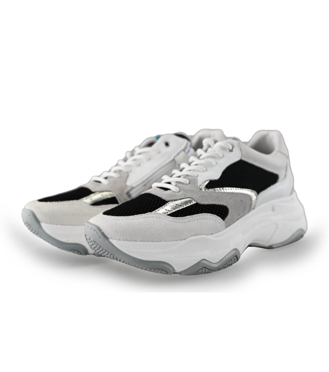 Giga Sneakers