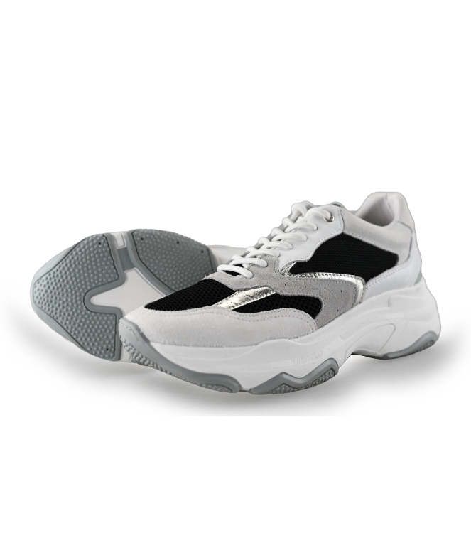 Giga Sneakers
