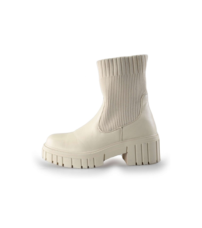 Posh Chelsea boots