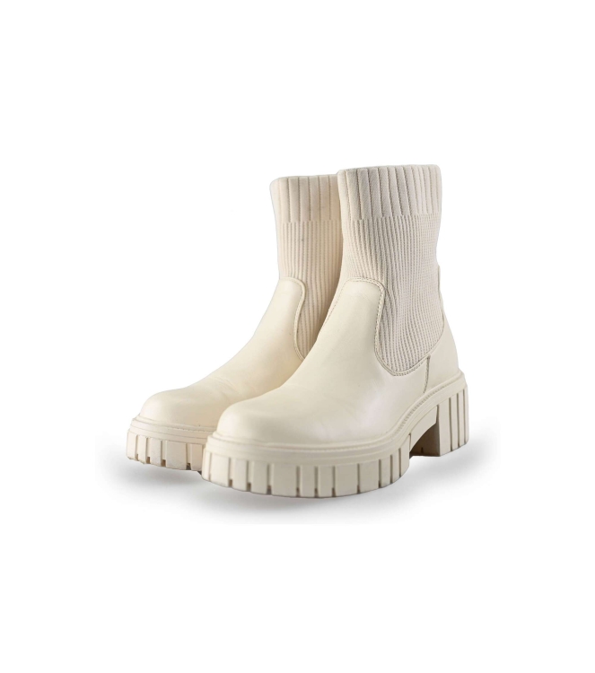 Posh Chelsea boots