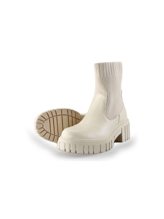 Posh Chelsea boots