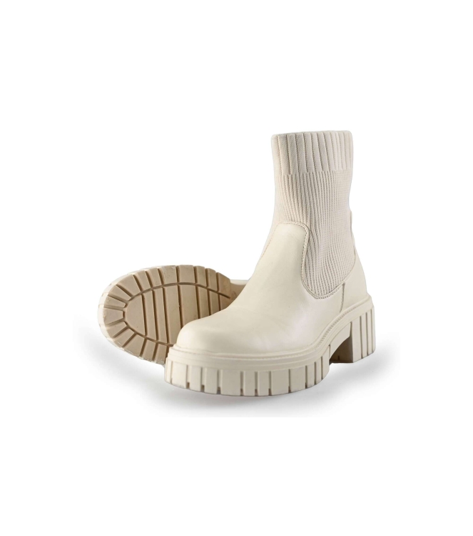 Posh Chelsea boots