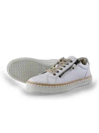 Travelin Sneakers