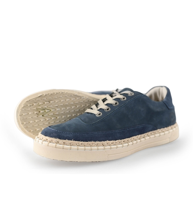 Travelin Sneakers