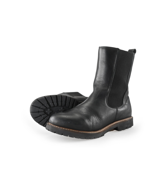Travelin Chelsea boots