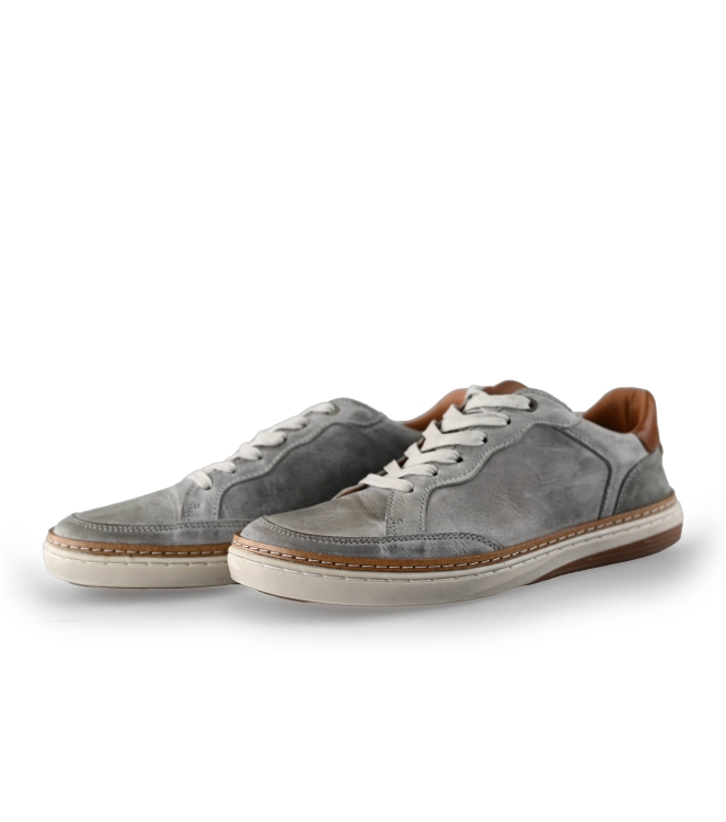 Travelin Sneakers
