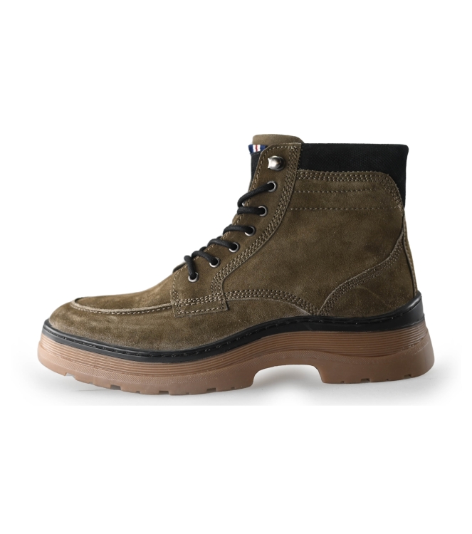 Outfielder Hoge sneakers