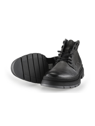 Outfielder Hoge sneakers