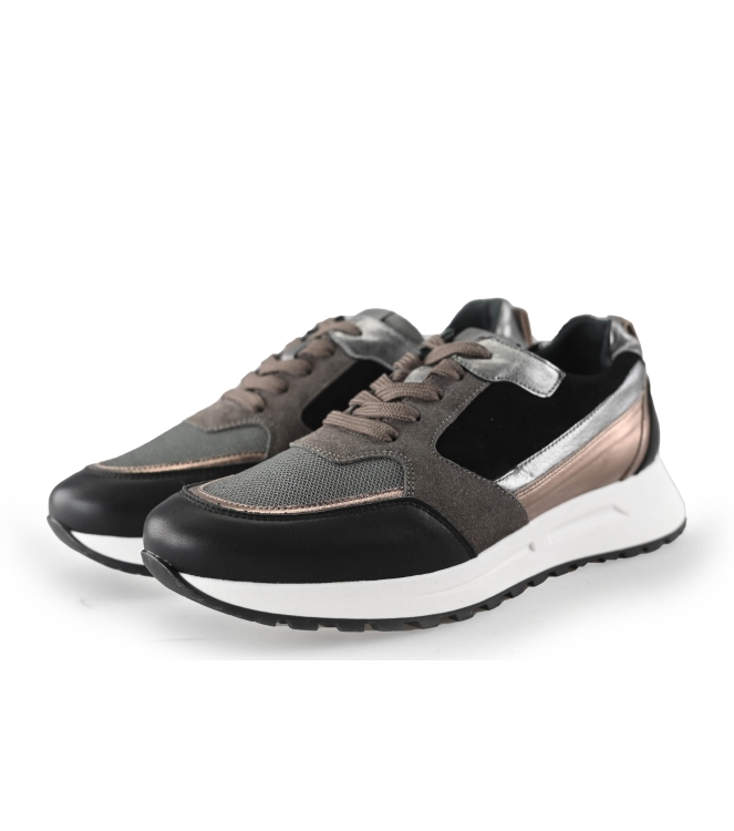 AQA Sneakers