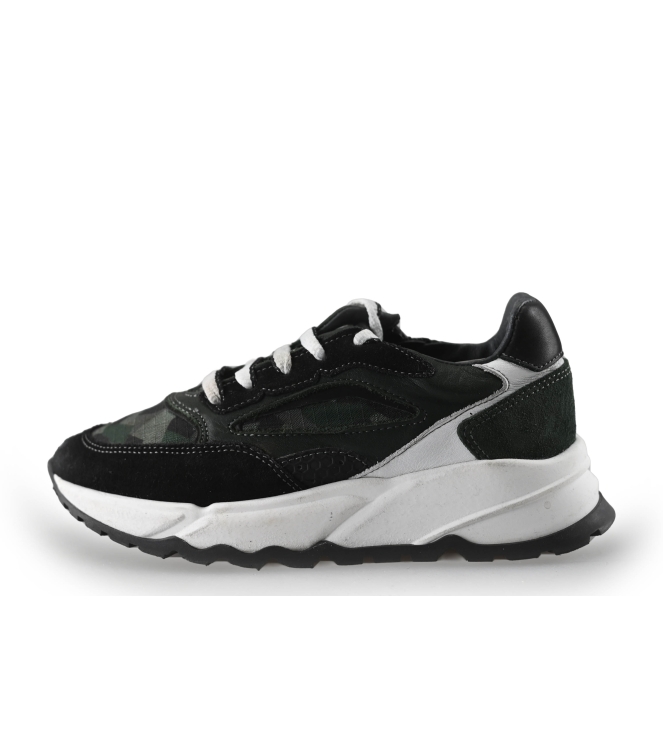 Giga Sneakers