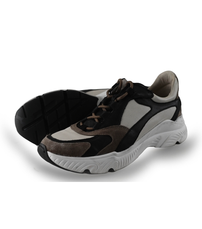 AQA Sneakers