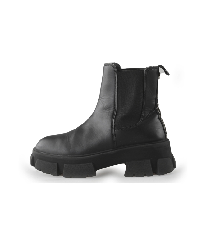 Steve Madden Chelsea boots