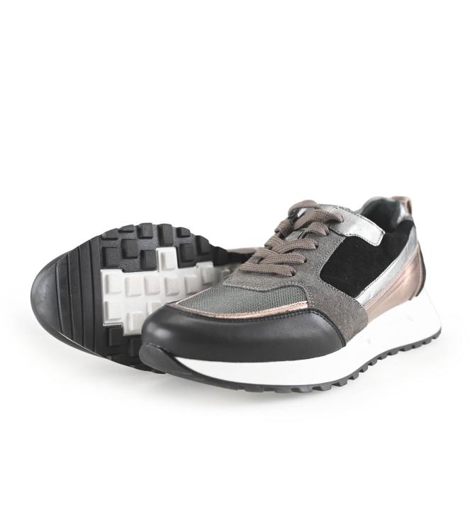 AQA Sneakers