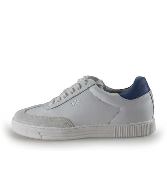 AQA Sneakers