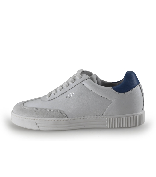 AQA Sneakers