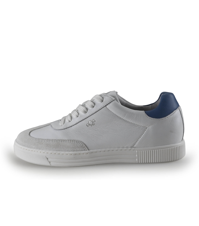 AQA Sneakers