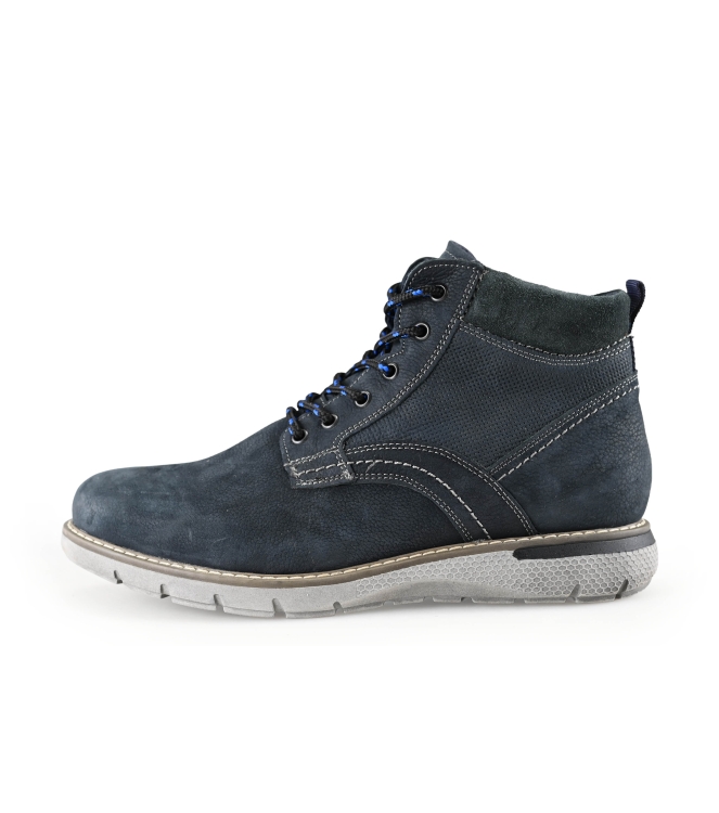 Outfielder Hoge sneakers