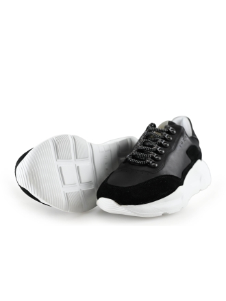 Tozen Sneakers